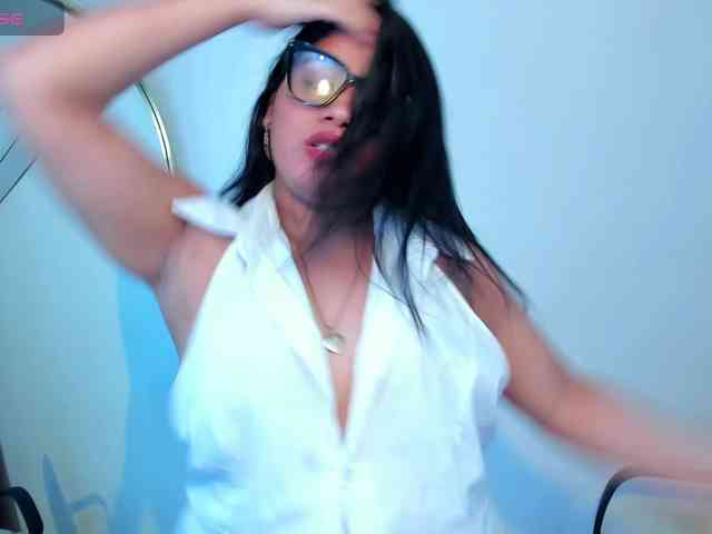 IvonneAshar webcam
