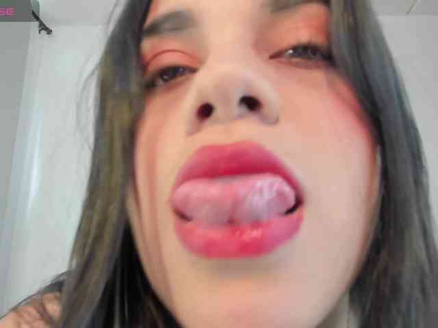 IvonneAshar webcam