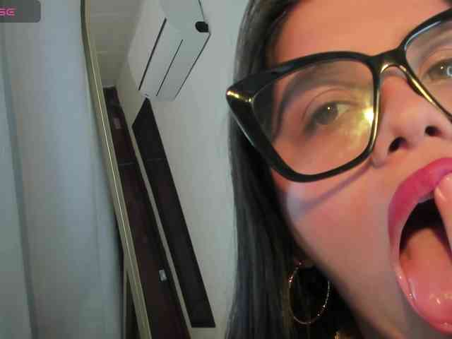 IvonneAshar webcam