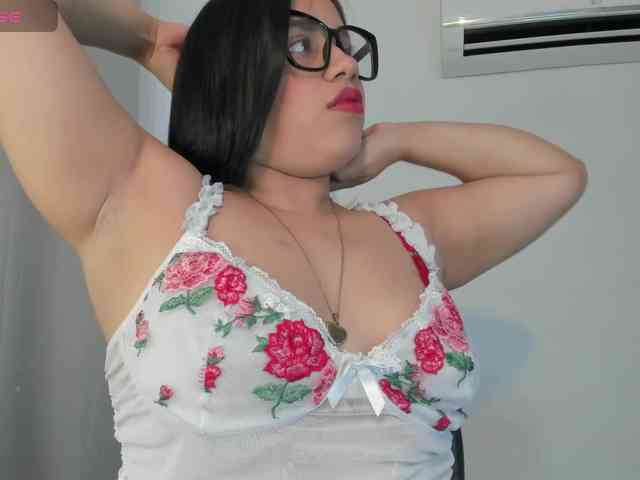 IvonneAshar webcam