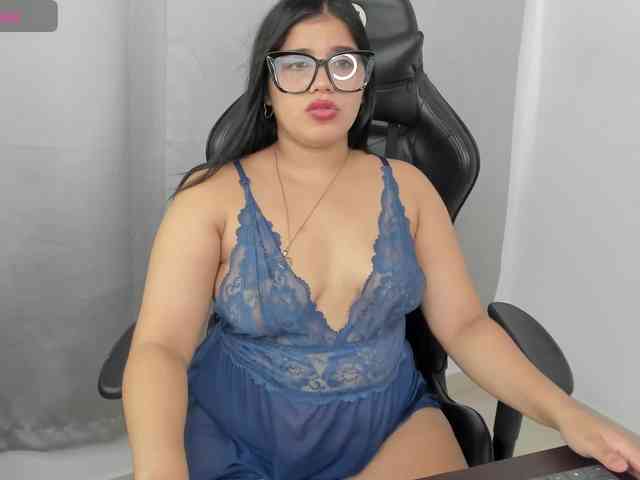IvonneAshar webcam