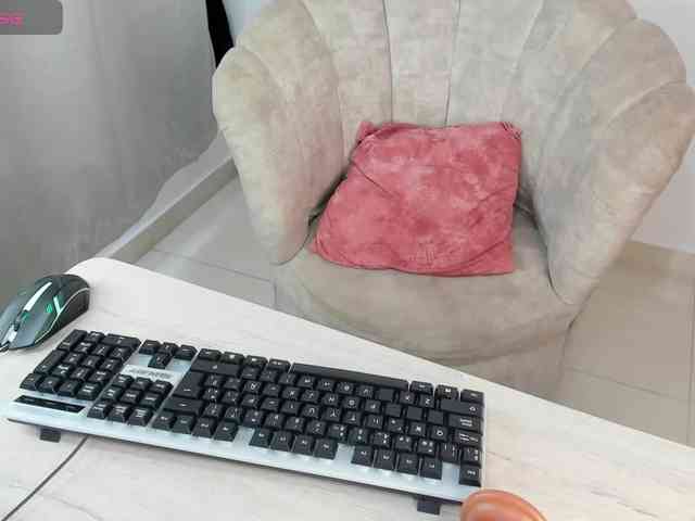 IvonneAshar webcam