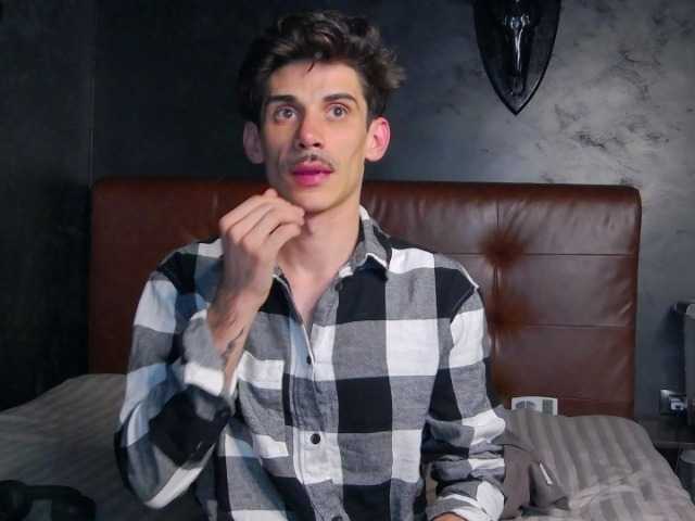 JayCash1 — live male cam