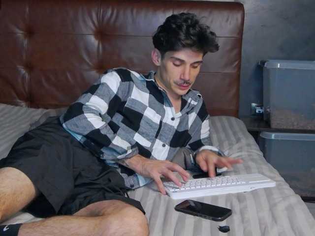 JayCash1 — live male cam