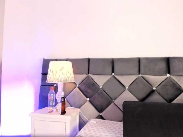 le modèle XXXiomara est en webcam porno dans un show sur le site bongacams, il possède les tags suivants: White/Caucasian,Brunette,Trimmed