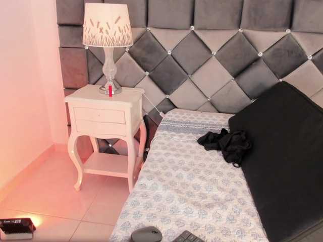 XXXiomara's BongaCams show and profile