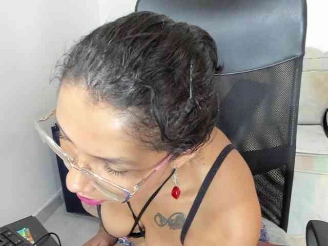 sweet-roses Live Webcam on BongaCams