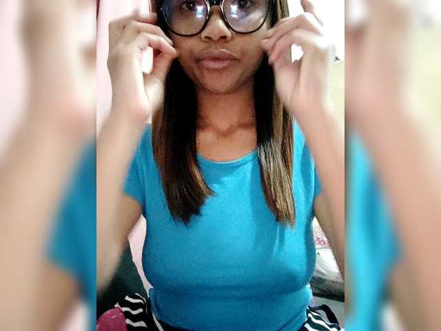 Camgirl Faourymym sur Bongacams