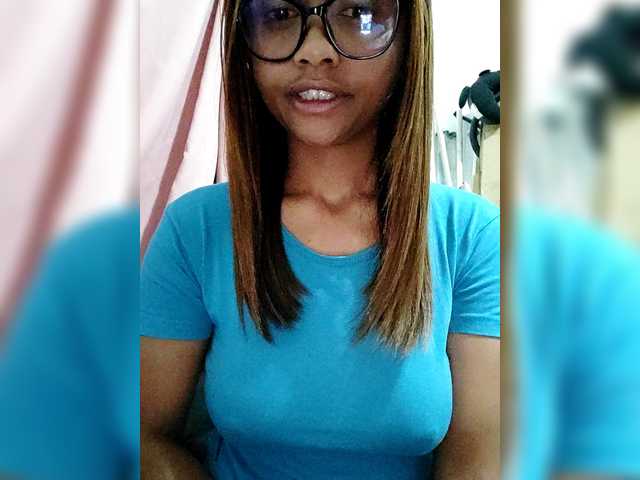Faourymym live cam on BongaCams
