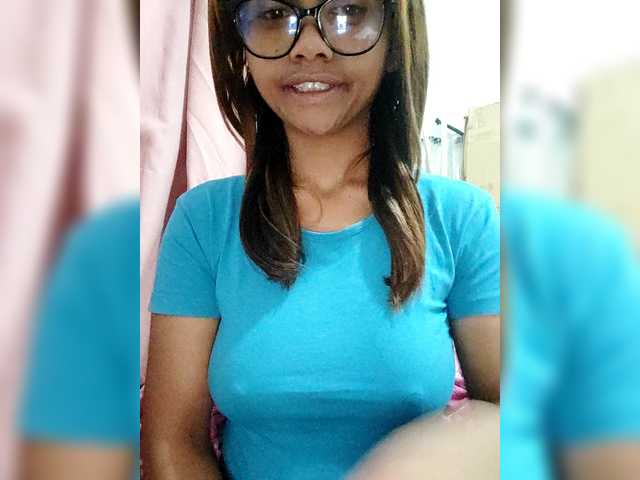 Faourymym live cam on BongaCams