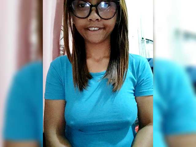 Faourymym live cam on BongaCams