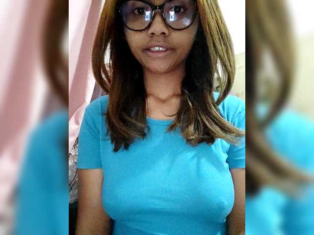 Faourymym live cam on BongaCams