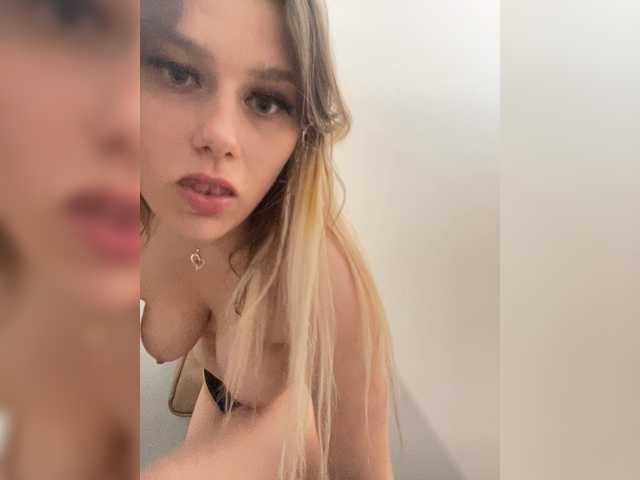 Viola18a live cam on BongaCams
