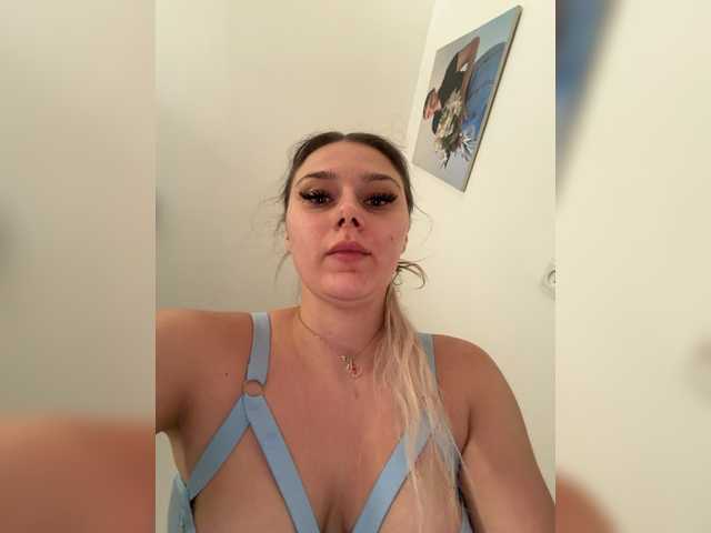 Viola18a live cam on BongaCams