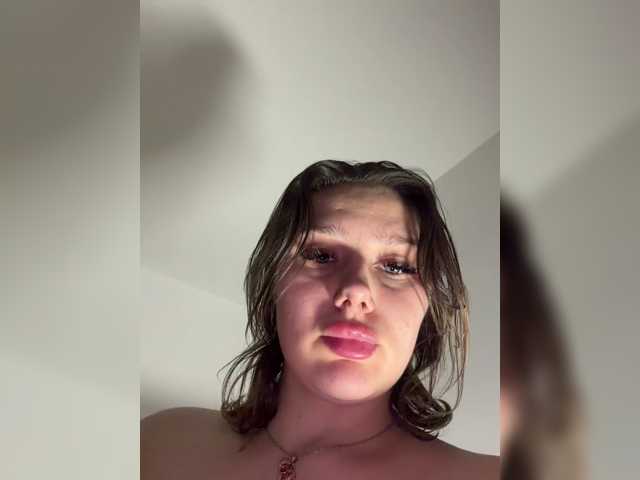 Viola18a live cam on BongaCams