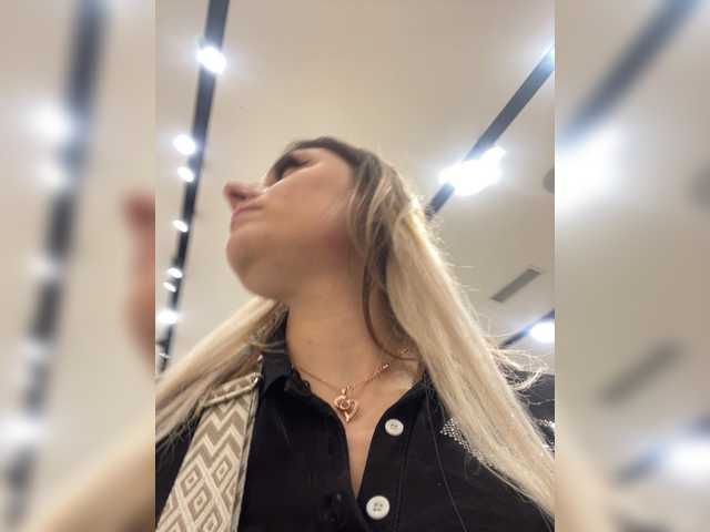Viola18a live cam on BongaCams