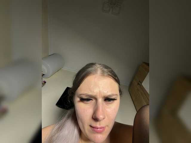 Viola18a live cam on BongaCams