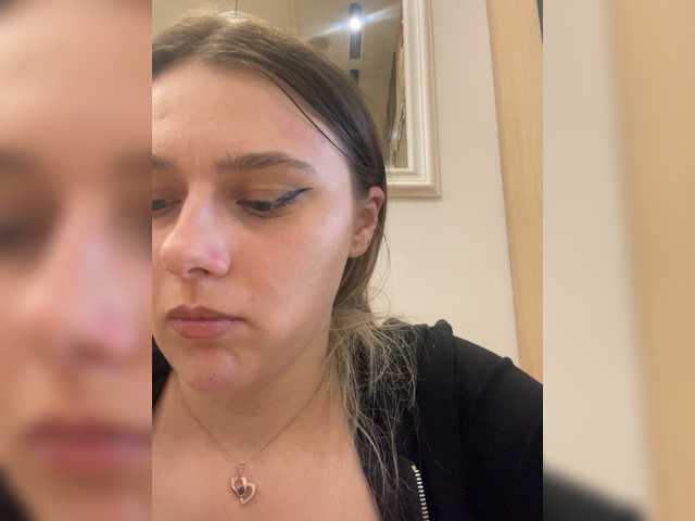 Viola18a live cam on BongaCams