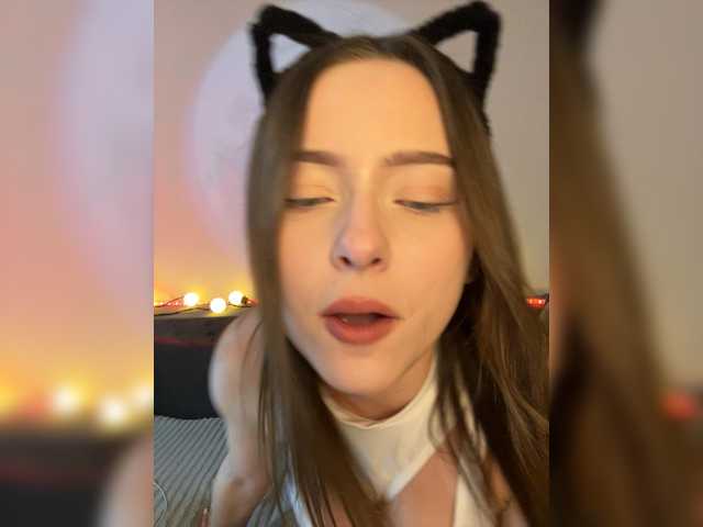 Lisuniyaa live cam on BongaCams