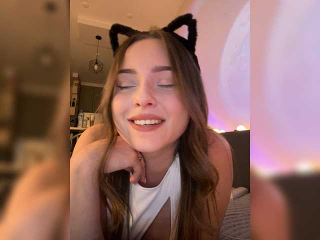 Lisuniyaa live cam on BongaCams