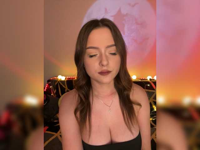 Lisuniyaa live cam on BongaCams