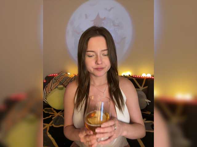 Lisuniyaa live cam on BongaCams
