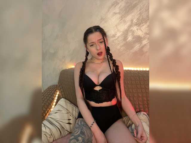 Lisuniyaa Live Cam and Statistics on UnifiedCams