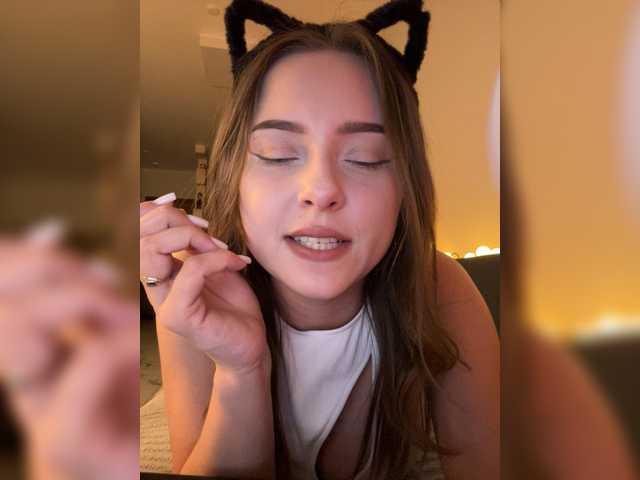 Lisuniyaa live cam on BongaCams