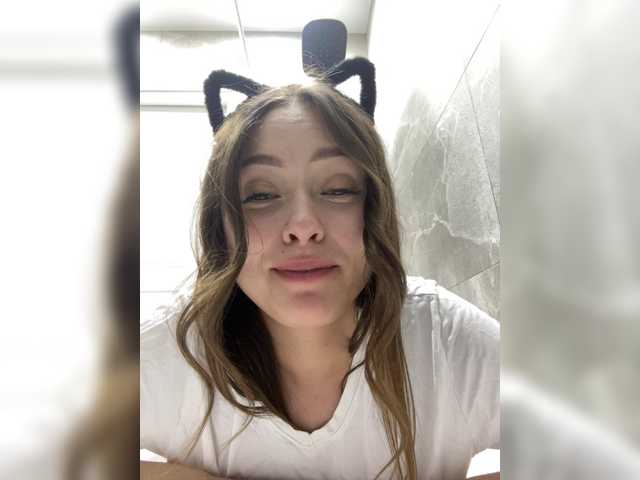 Lisuniyaa live cam on BongaCams