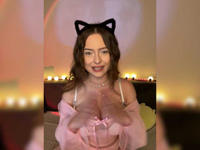 Lisuniyaa live cam on BongaCams