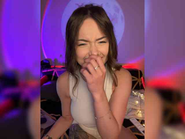 Este modelo está ao vivo agora. Lisuniyaa
