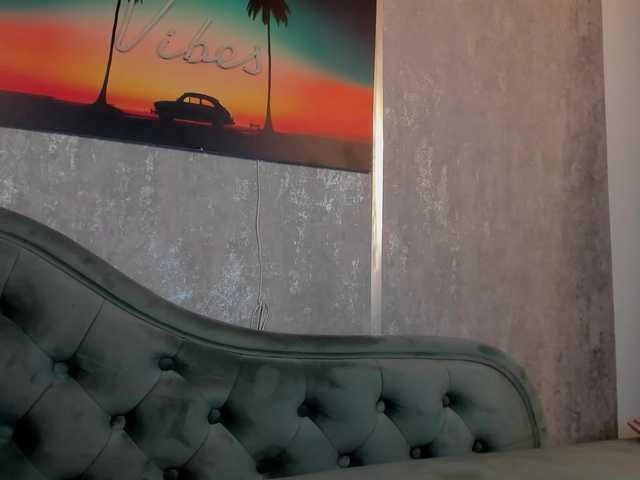 AnyaGlow