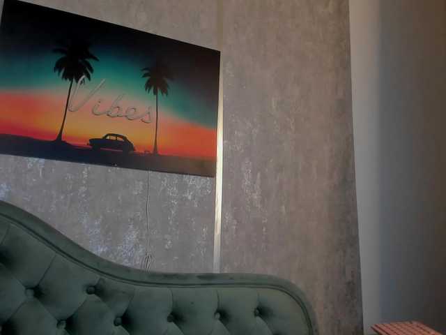 AnyaGlow