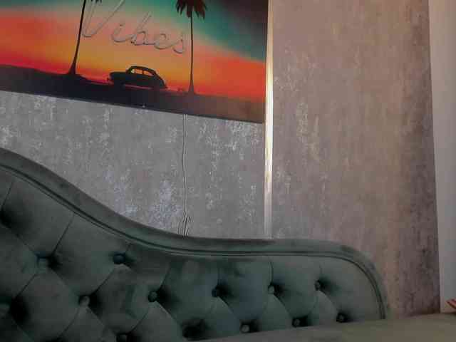 AnyaGlow
