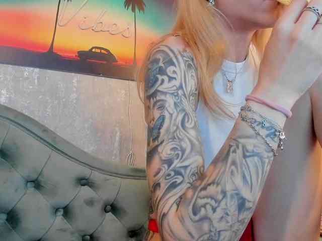 AnyaGlow
