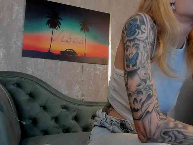 AnyaGlow