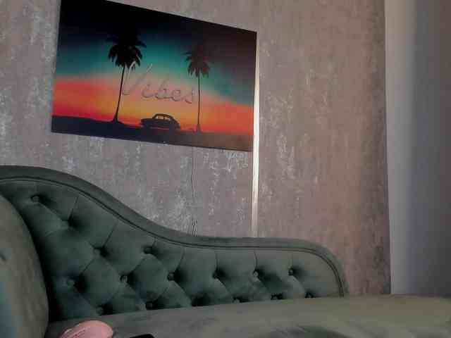 AnyaGlow