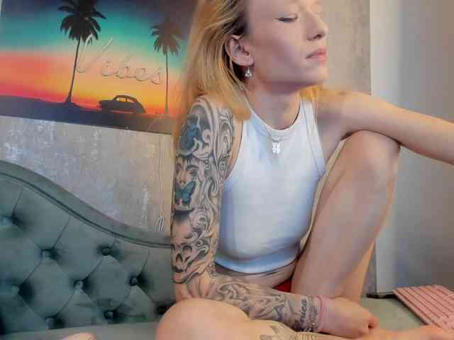 AnyaGlow