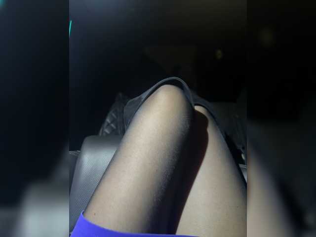 Feet-sweet-little-girl live cam
