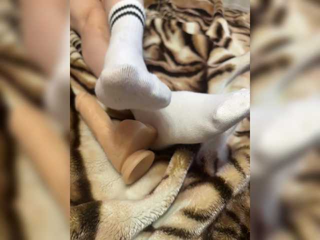 Live трансляция Feet-sweet-little-girl - slutnetki.online