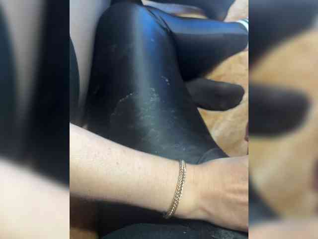 Feet-sweet-little-girl webcam