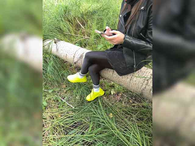 Feet-sweet-little-girl webcam