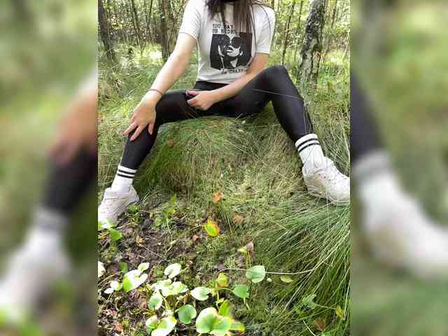 Feet-sweet-little-girl webcam