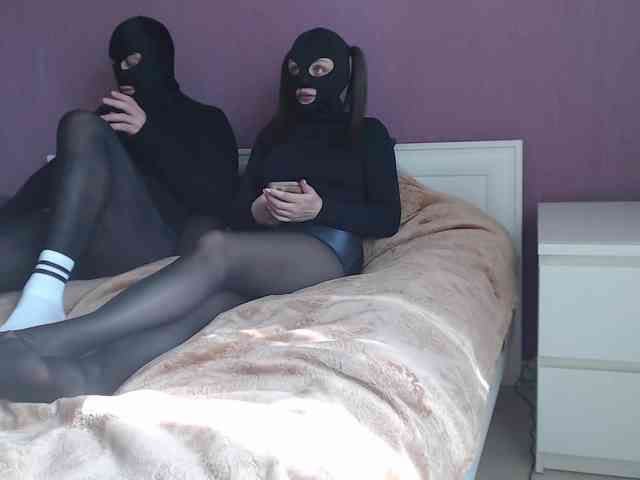Feet-sweet-little-girl webcam