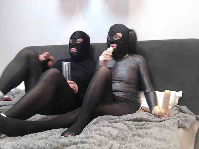 Feet-sweet-little-girl webcam