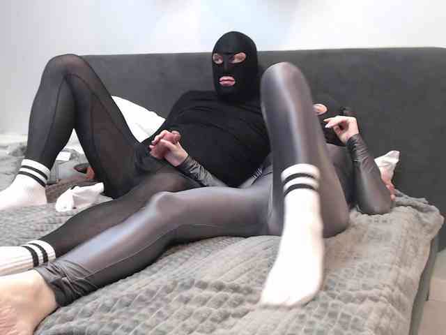 Feet-sweet-little-girl webcam