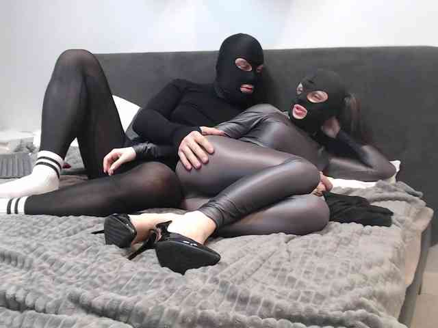 Feet-sweet-little-girl webcam