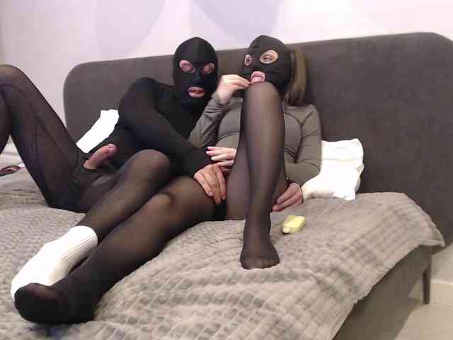 Feet-sweet-little-girl webcam