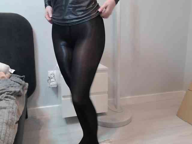 Feet-sweet-little-girl webcam