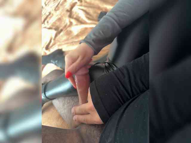 Feet-sweet-little-girl webcam